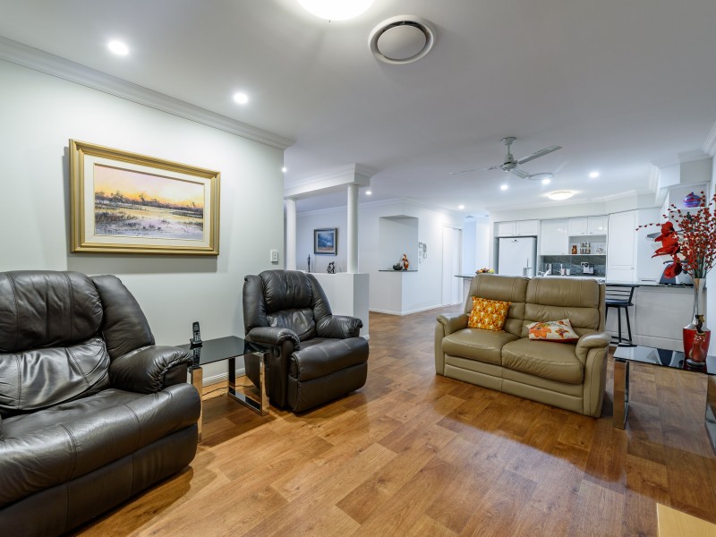 1/133 Bayview Street, Runaway Bay QLD 4216