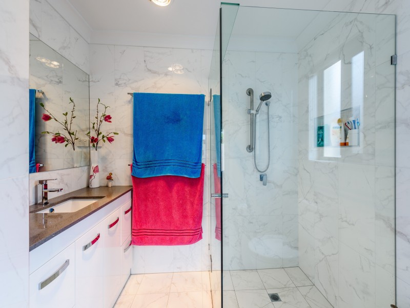 1/133 Bayview Street, Runaway Bay QLD 4216