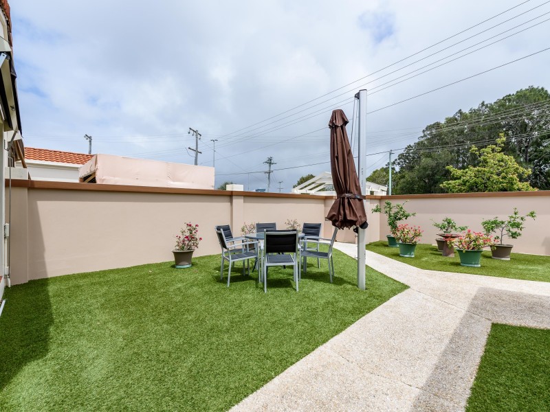 1/133 Bayview Street, Runaway Bay QLD 4216