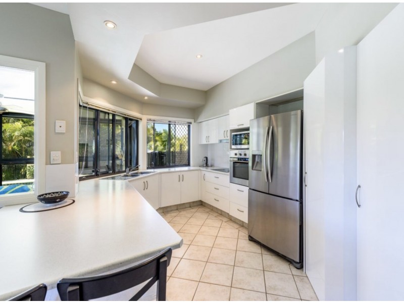 9 West Mountain Court, Parkwood QLD 4214