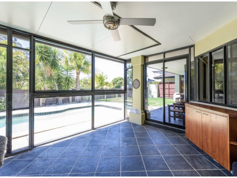 9 West Mountain Court, Parkwood QLD 4214