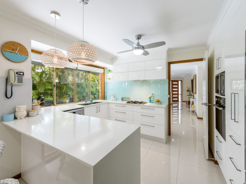 34 Sundown Drive, Paradise Point QLD 4216