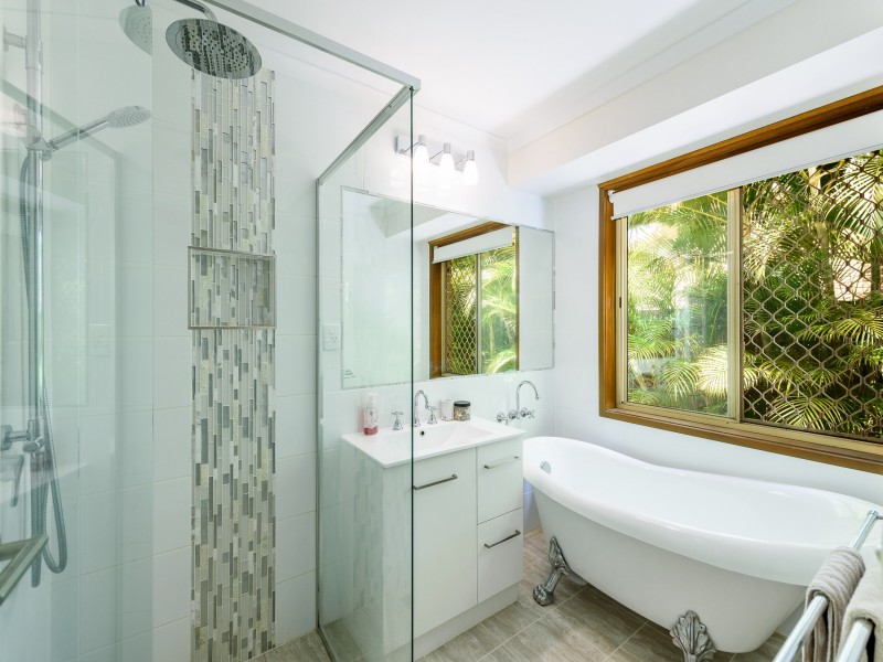 34 Sundown Drive, Paradise Point QLD 4216