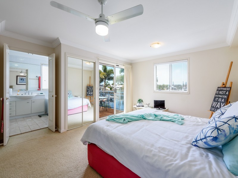 29/82 Limetree Parade, Runaway Bay QLD 4216