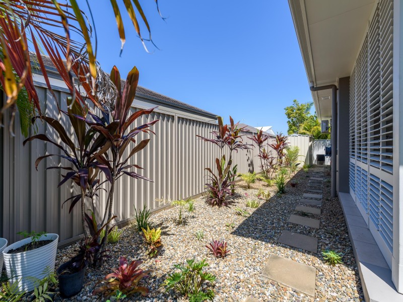 23 Rhodium Crescent, Hope Island QLD 4212