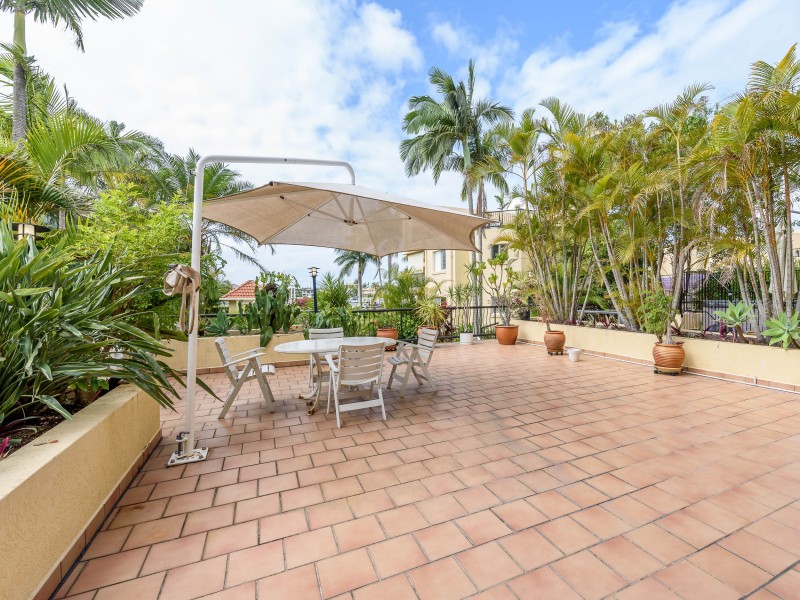 2/41a Broadwater Street, Runaway Bay QLD 4216