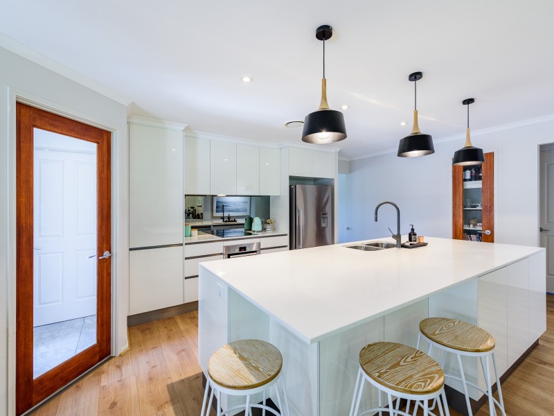 16 Rosswood Court, Helensvale QLD 4212