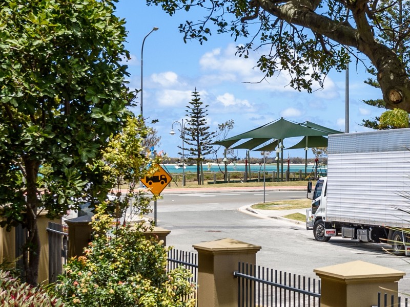 118/392 Marine Parade, Labrador QLD 4215