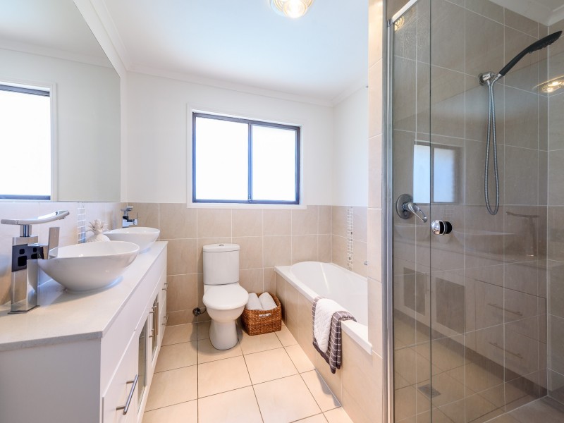 50 Ridgevale Drive, Helensvale QLD 4212