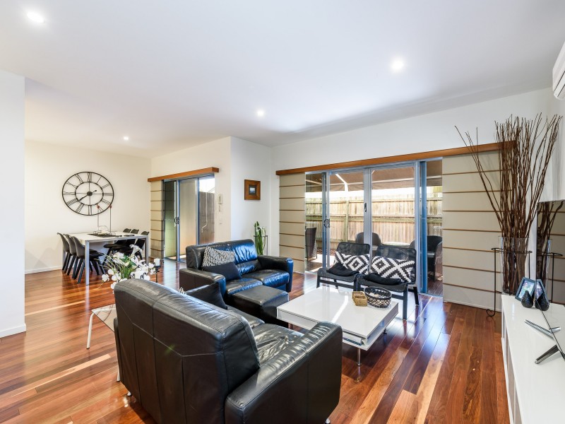 2/160 Muir Street, Labrador QLD 4215