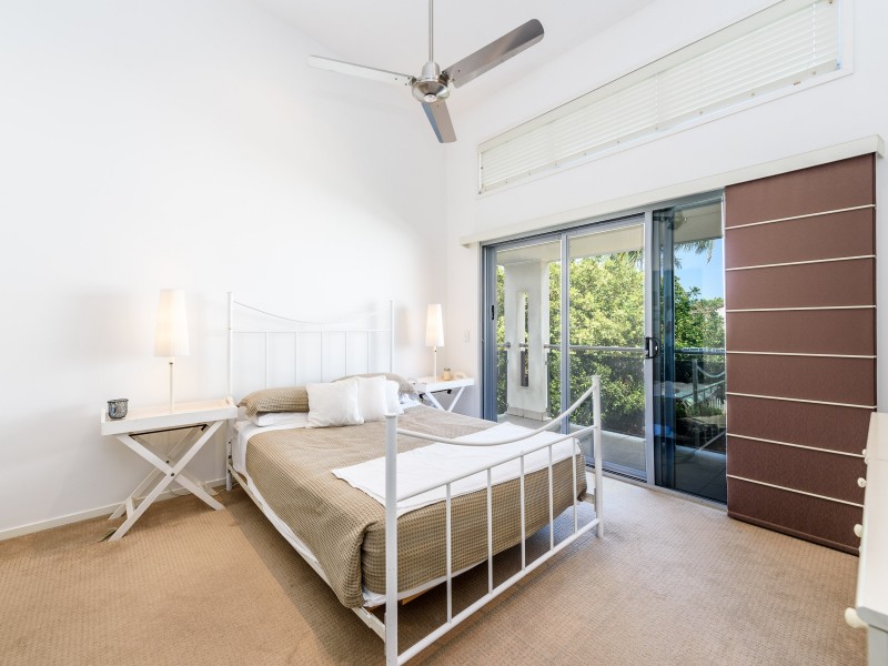 2/160 Muir Street, Labrador QLD 4215