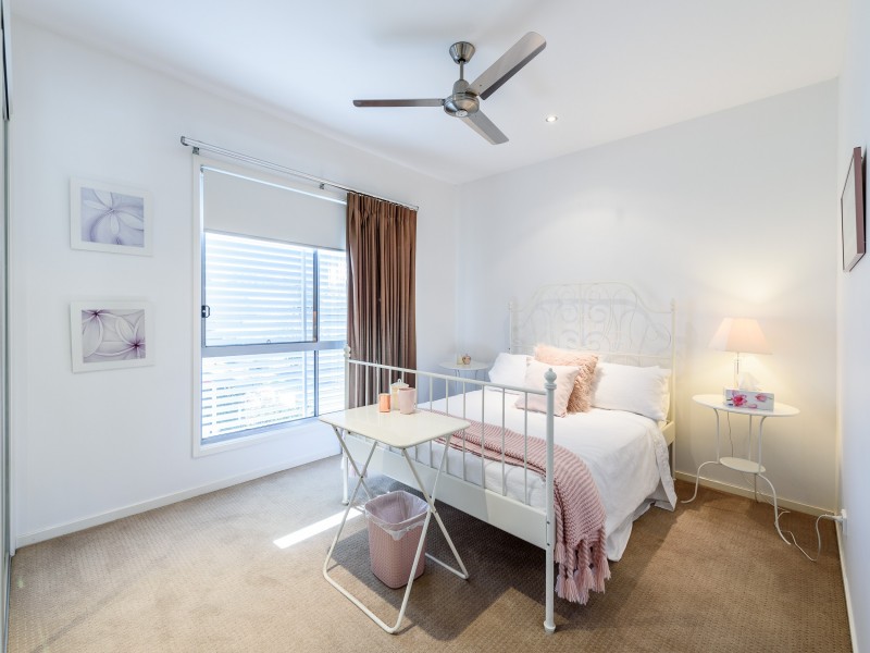 2/160 Muir Street, Labrador QLD 4215