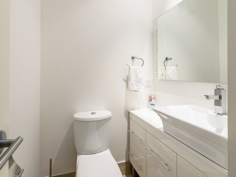 2/160 Muir Street, Labrador QLD 4215