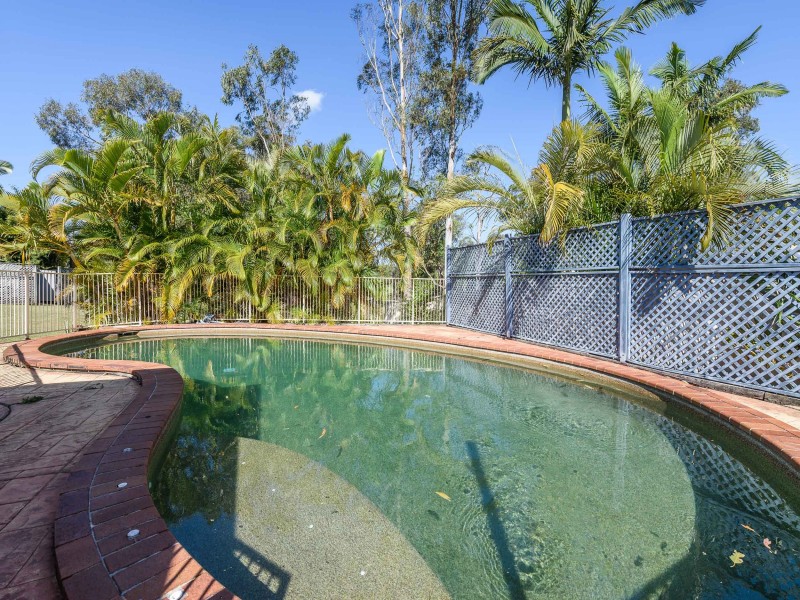 8 Henry Cotton Drive, Parkwood QLD 4214