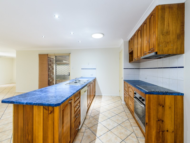 8 Tandanus Court, Oxenford QLD 4210