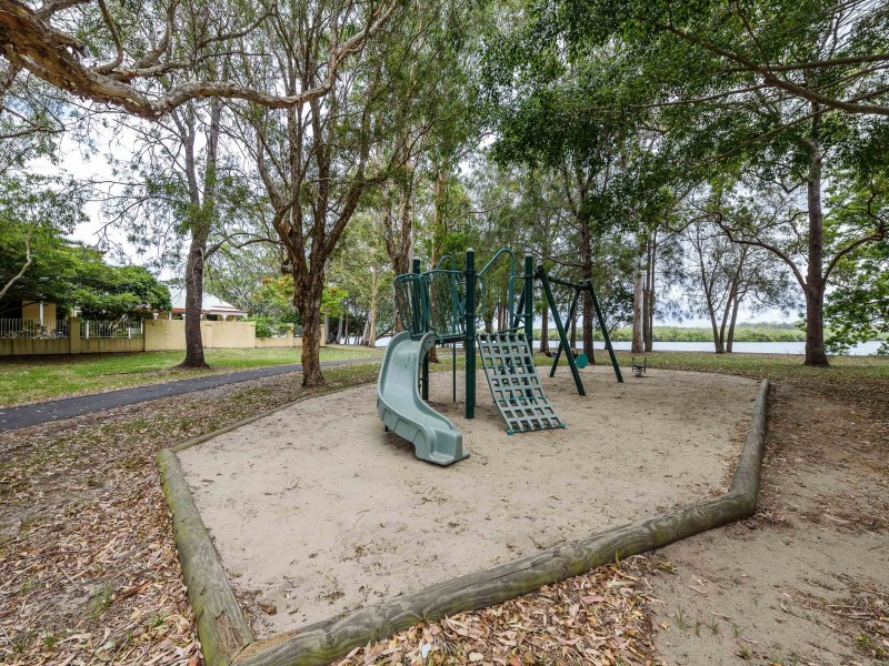 15 Tallara Street, Coombabah QLD 4216