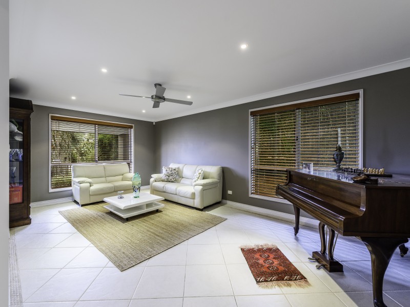 3 Moonda Court, Helensvale QLD 4212