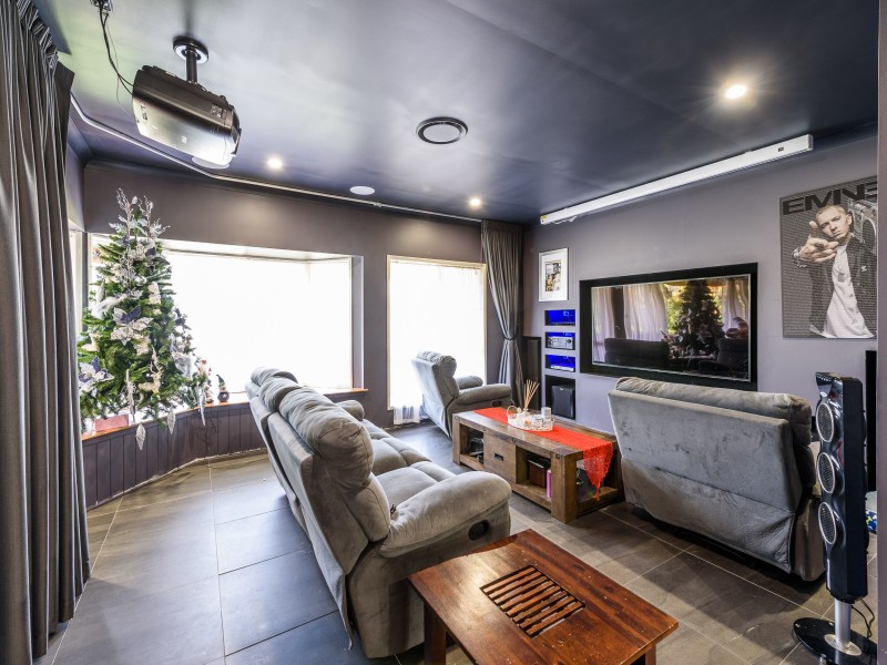 8 Siggies Place, Upper Coomera QLD 4209