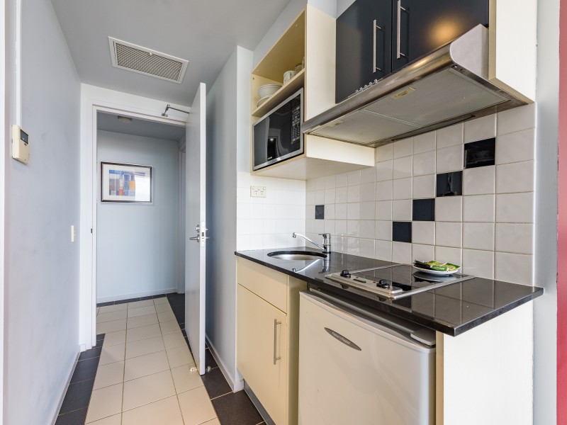 1006/2865 Gold Coast Highway, Surfers Paradise QLD 4217