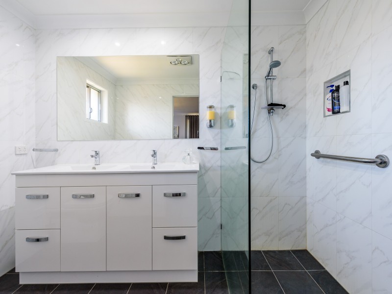 1 Primrose Court, Hollywell QLD 4216