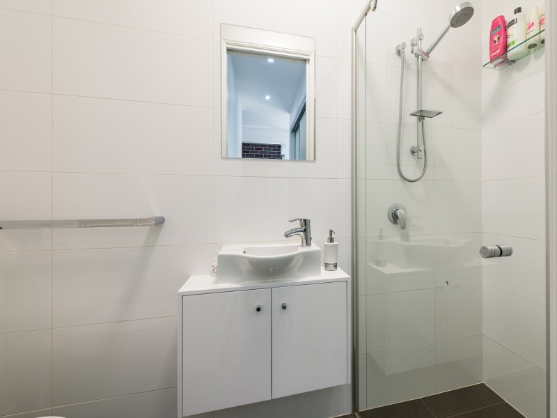 2/24 Drake Avenue, Paradise Point QLD 4216