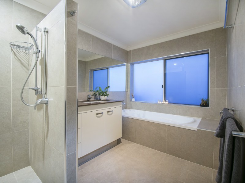 8 Paperbark Court, Parkwood QLD 4214