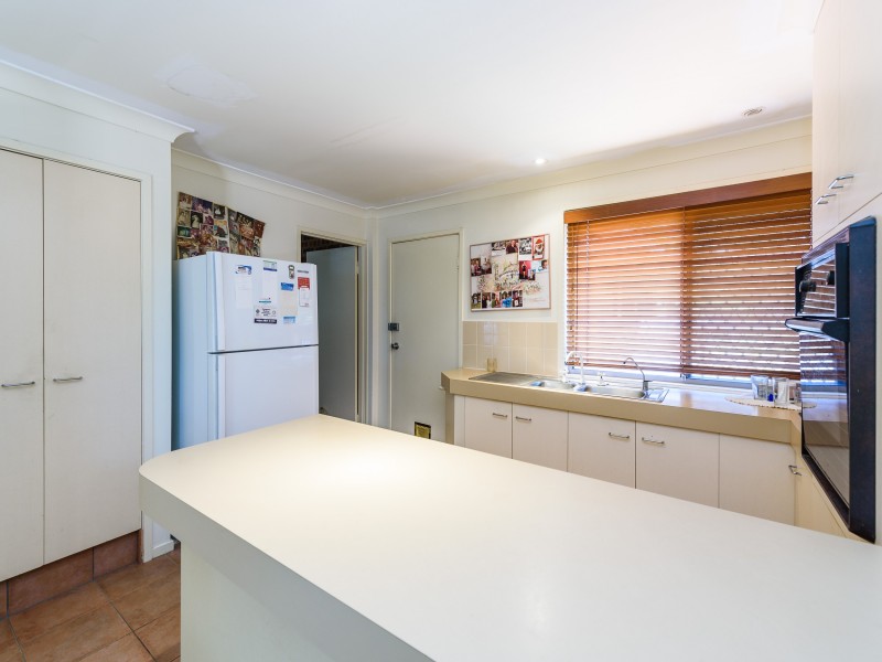 2/33 Nina Parade, Arundel QLD 4214