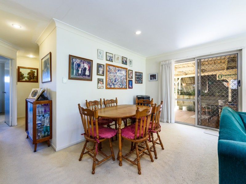 2/33 Nina Parade, Arundel QLD 4214