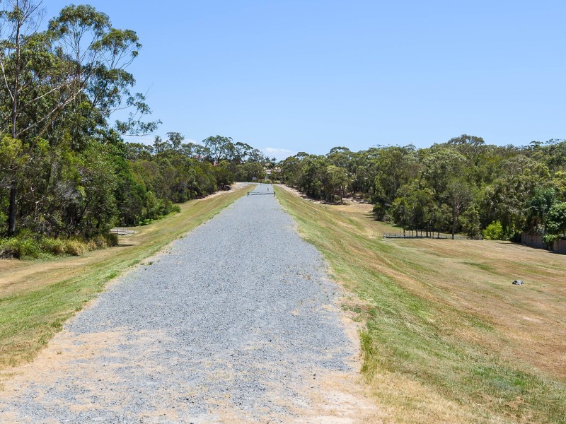 2/33 Nina Parade, Arundel QLD 4214