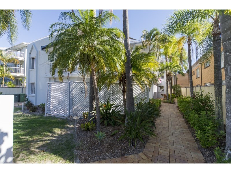 1/8 Madang Crescent, Runaway Bay QLD 4216