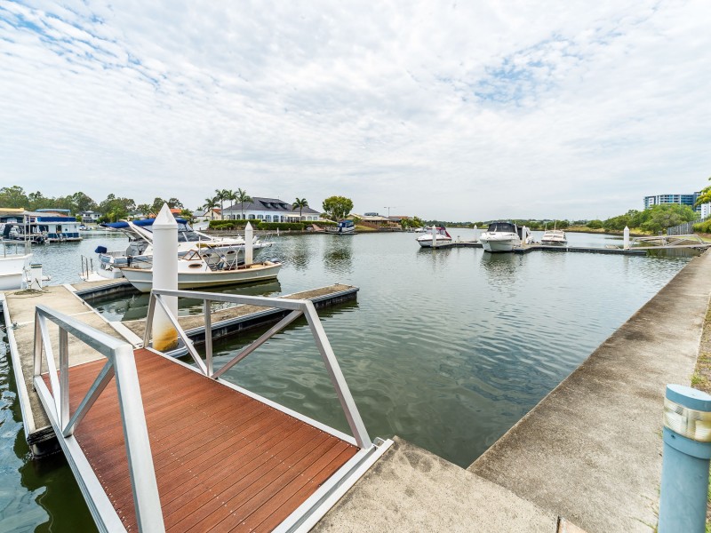 17/82-86 Limetree Parade, Runaway Bay QLD 4216