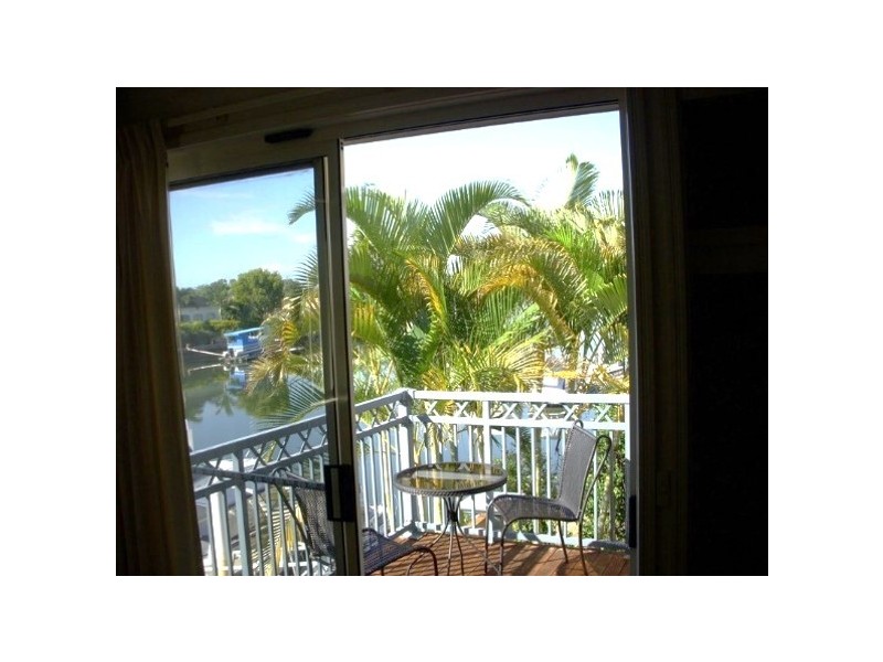 17/82-86 Limetree Parade, Runaway Bay QLD 4216