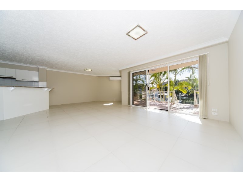 2/20 Canal Avenue, Runaway Bay QLD 4216