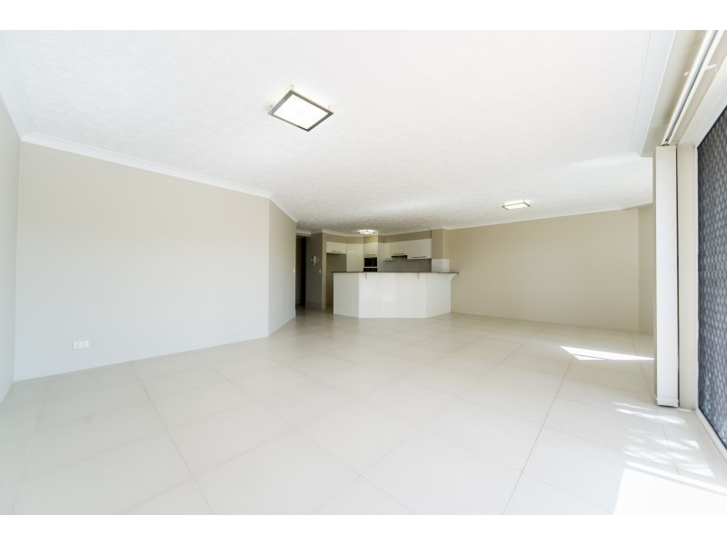 2/20 Canal Avenue, Runaway Bay QLD 4216