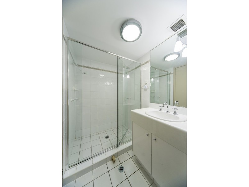 2/20 Canal Avenue, Runaway Bay QLD 4216