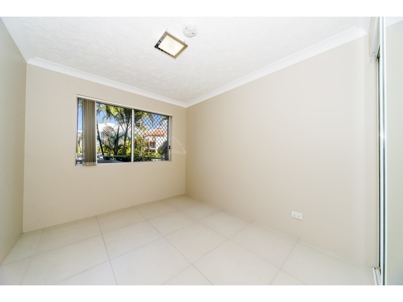 2/20 Canal Avenue, Runaway Bay QLD 4216