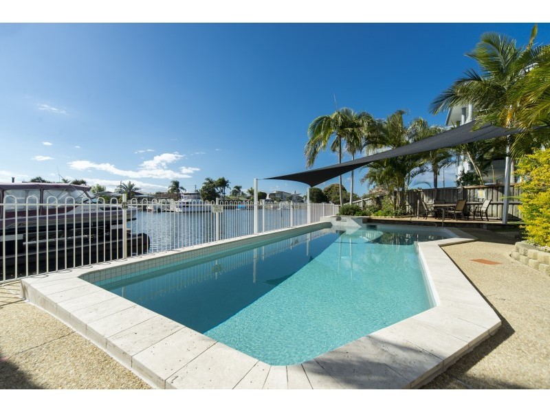 2/20 Canal Avenue, Runaway Bay QLD 4216