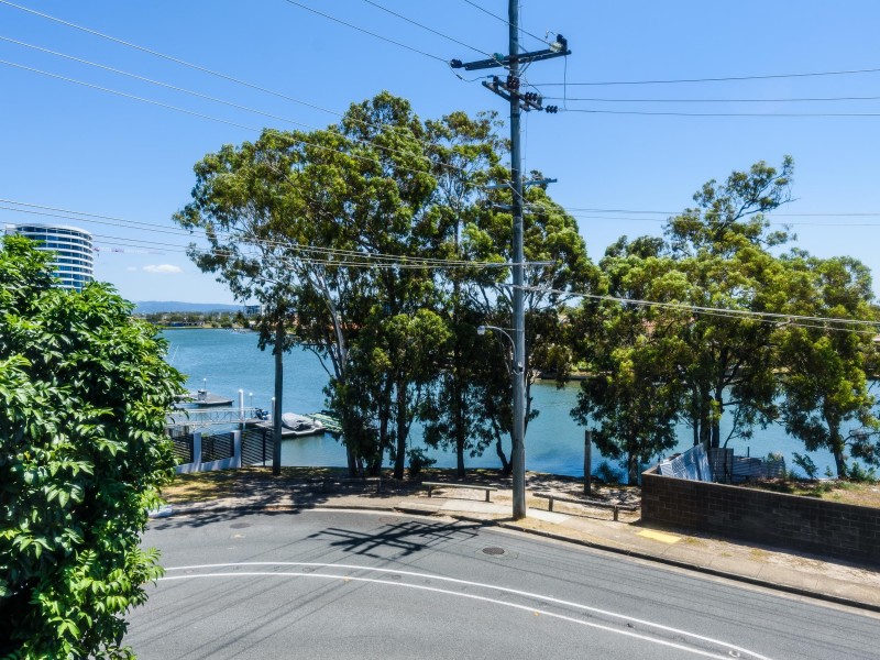 1/51 Ashbourne Terrace, Biggera Waters QLD 4216