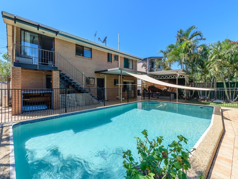 66 Hollywell Road, Biggera Waters QLD 4216