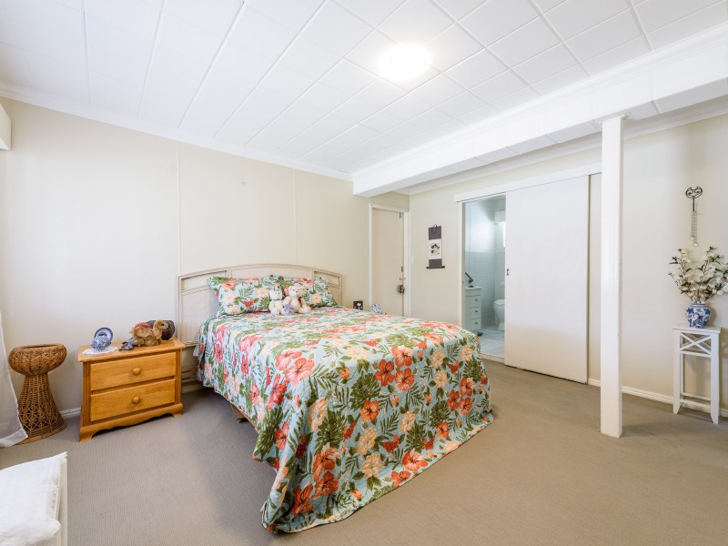 66 Hollywell Road, Biggera Waters QLD 4216