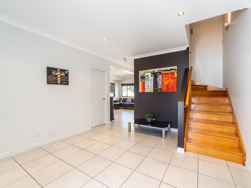 1/40 Bayview Street, Runaway Bay QLD 4216