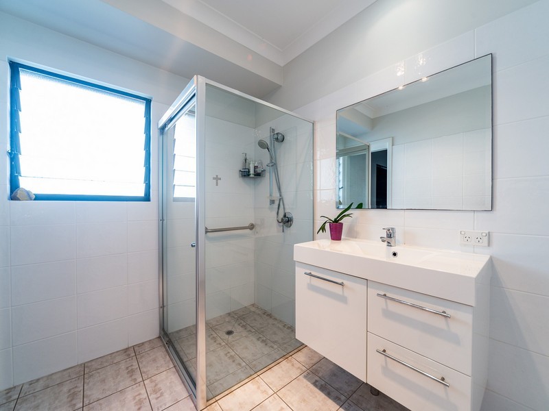 1/40 Bayview Street, Runaway Bay QLD 4216