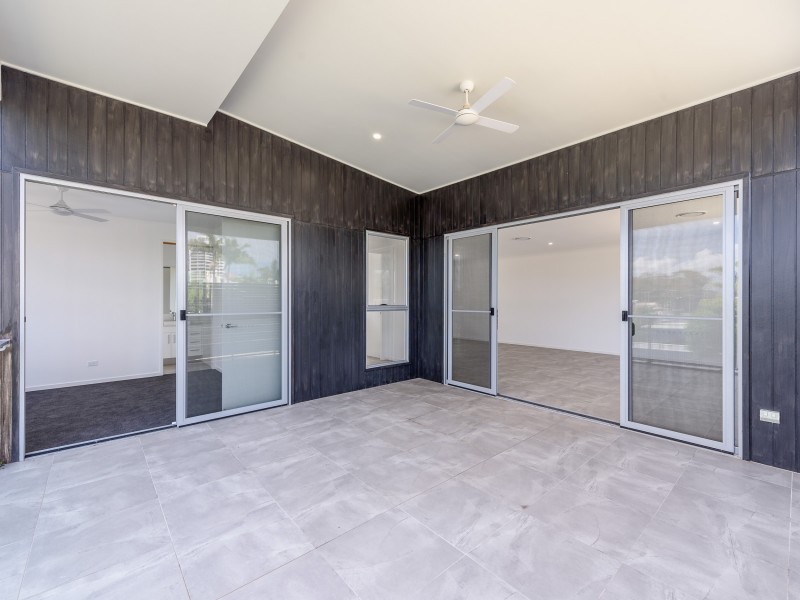 1 /29 Broadwater Street, Runaway Bay QLD 4216