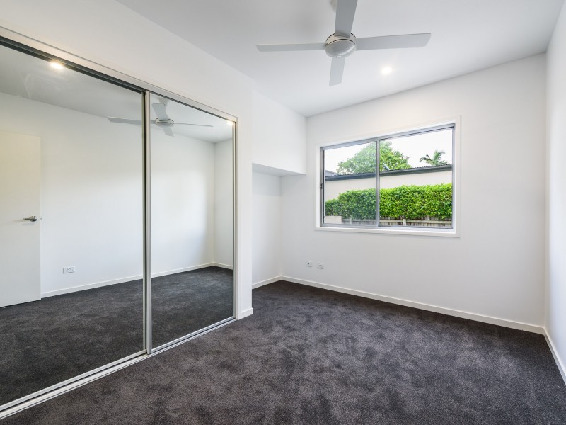 1 /29 Broadwater Street, Runaway Bay QLD 4216