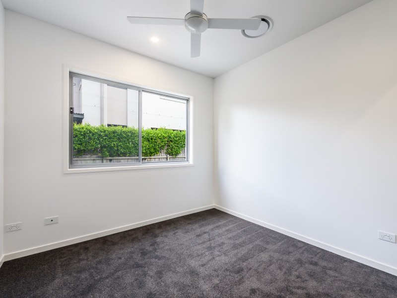 1 /29 Broadwater Street, Runaway Bay QLD 4216
