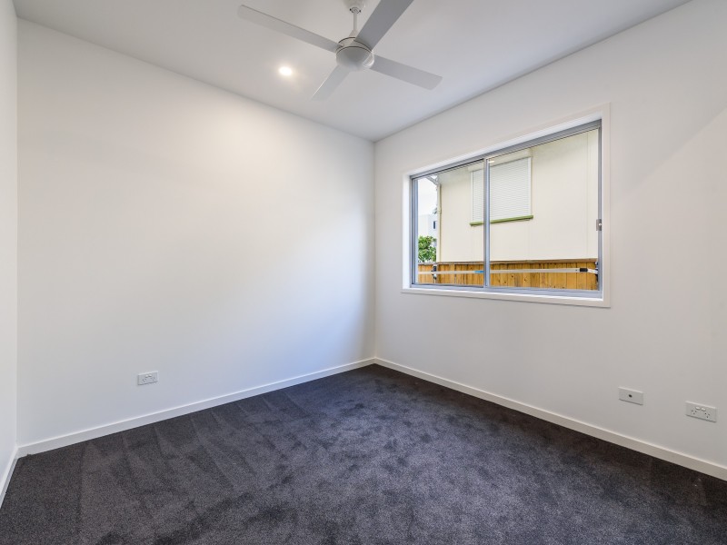 1 /29 Broadwater Street, Runaway Bay QLD 4216