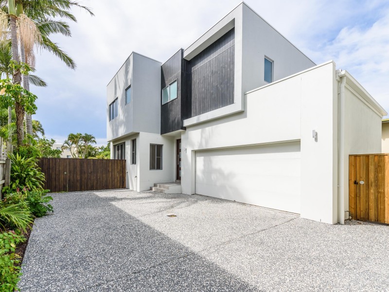 1 /29 Broadwater Street, Runaway Bay QLD 4216