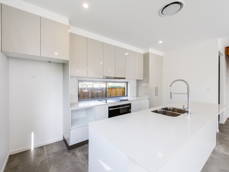 1 /29 Broadwater Street, Runaway Bay QLD 4216