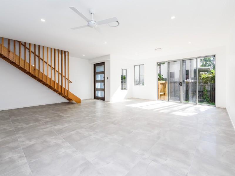 1 /29 Broadwater Street, Runaway Bay QLD 4216