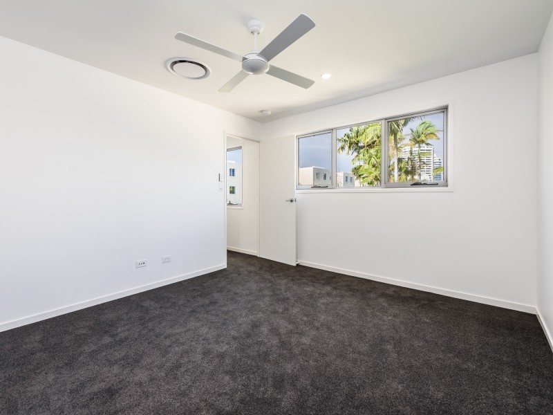 1 /29 Broadwater Street, Runaway Bay QLD 4216